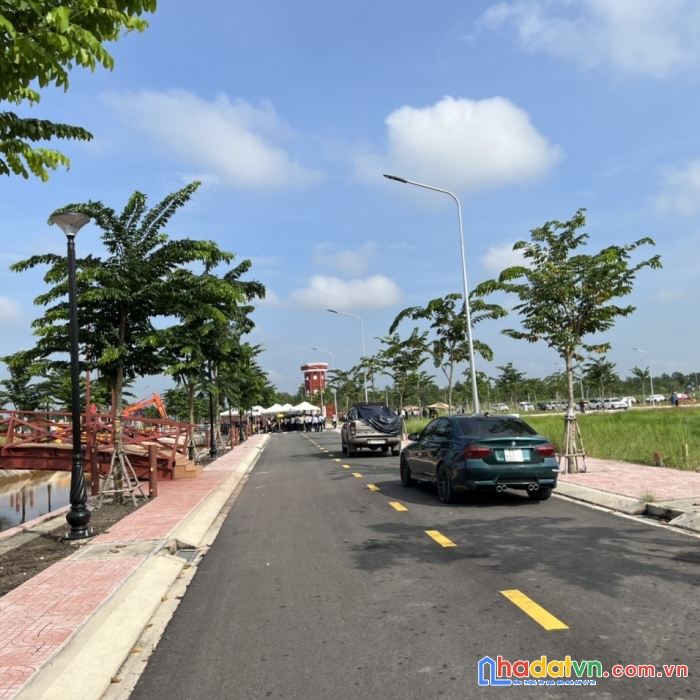 Bán lô đất đẹp vuông vức giá đầu tư tại huyện đức hòa, tỉnh long an.
* vị trí ngay mặt tiền đường