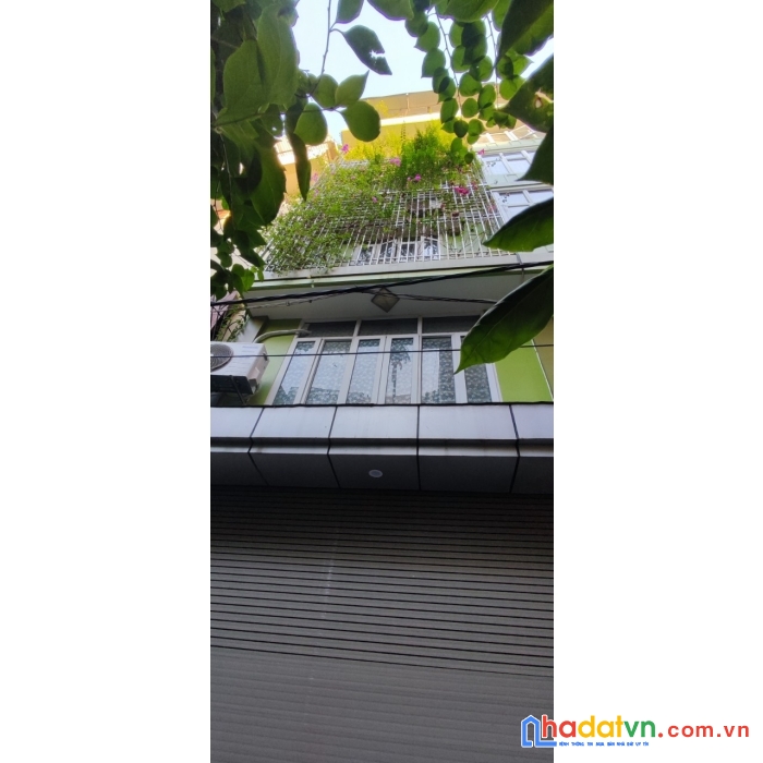 Bán nhà hoàng quốc việt, 80m2, phân lô, 2 thoáng, ô tô tránh, kinh doanh, sát phố, dân xâ