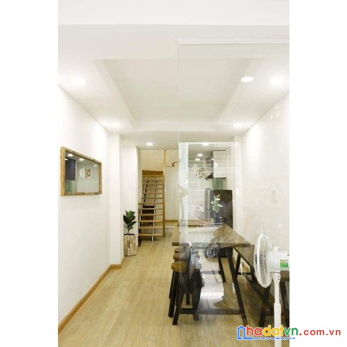 Chỉ 6 tỷ 250 có nhà trần hưng đạo sát bộ công an - quận 1 nhà đẹp lung linh 34 m2 sát mặt tiền -