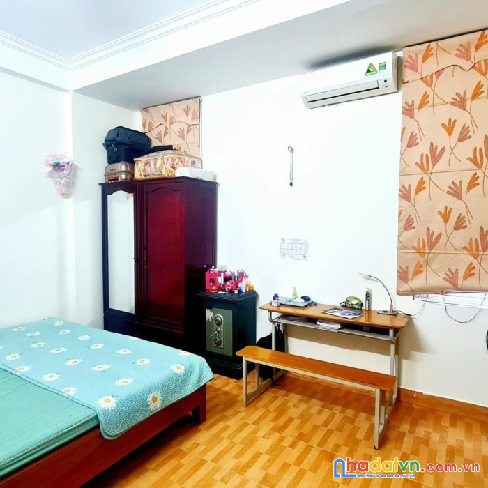 Bán gấp hàm nghi , từ liêm  60m2  mt 5m  ,ô tô vào nhà , 2 thoáng trước sau, sân chơi cộng đồng.