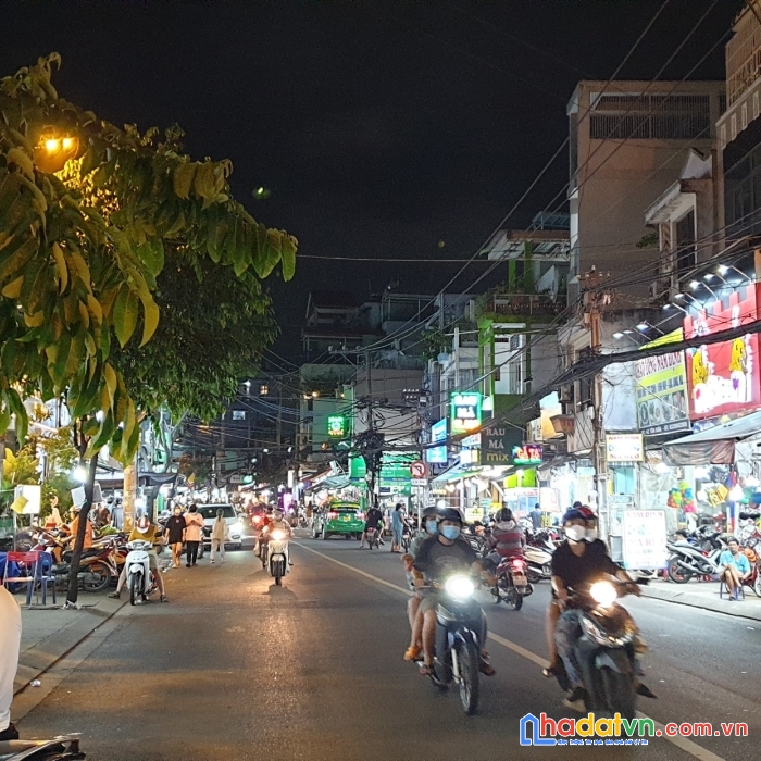 Bán đất sổ hồng vuông a 4 hẻm xe hơi tải ngang 6 x11m  tôn đản q4 có 4 tỷ