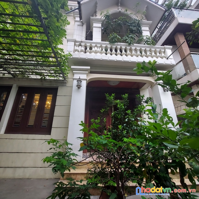 Biệt thự lạc long quân - tây hồ. gara sân rộng. 3 thoáng. dt 280m2. giá 46 tỷ
