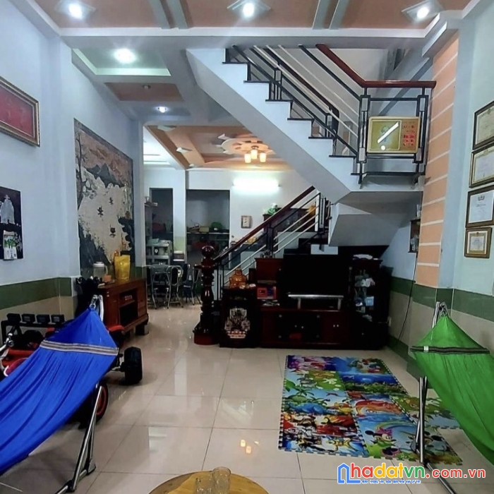 Bán nhà riêng quận 12- tô ký- 86m2- 3 tầng.hẻm xe hơi đỗ cửa.