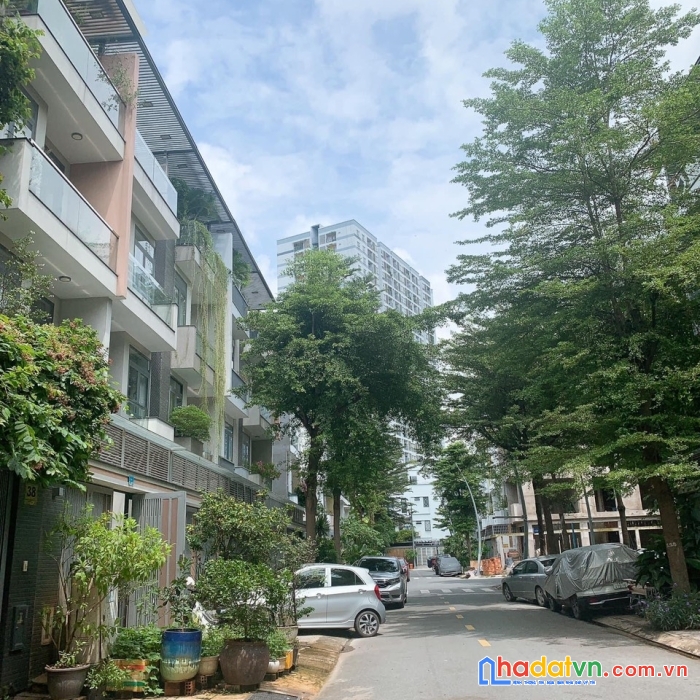 Bán nhà mặt tiền đ.số 5, 80m2, 4 lầu đẹp, kd sinh lời ngay, cc gia phát, 9.5 tỷ.