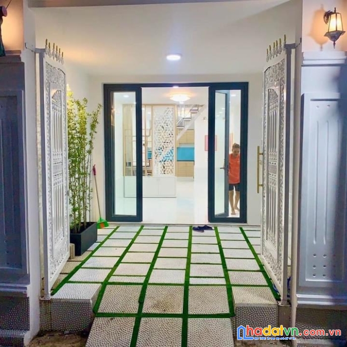 Cần bán nhà đẹp gần khu chế xuất, đầu nguyễn văn linh, trung tâm quận 7, giá 4,7 tỷ