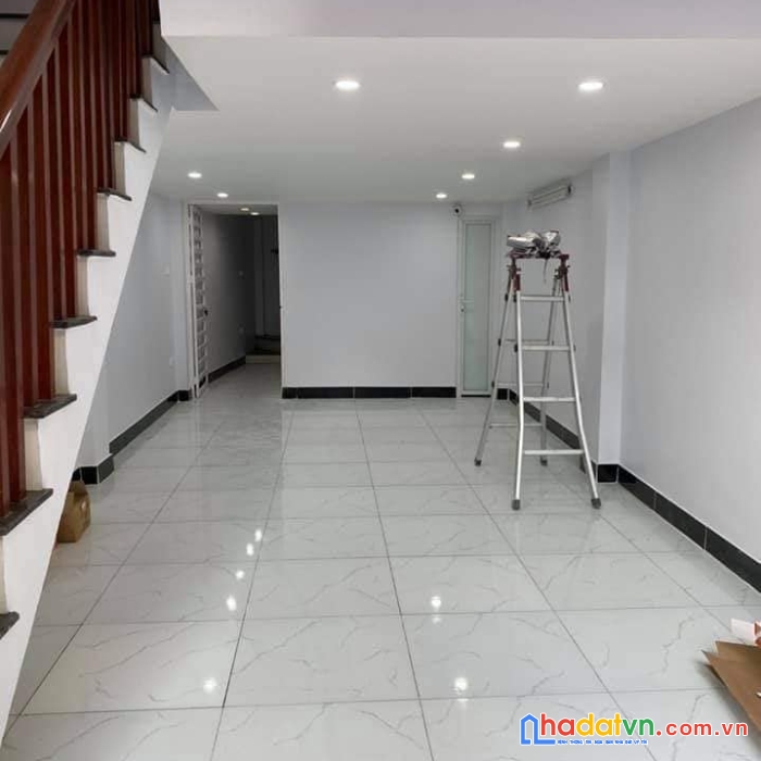 Tôi chủ nhà cần tiền bán gấp đê trần khát chân dt 45, 6t, mt 3.8 10 tỷ