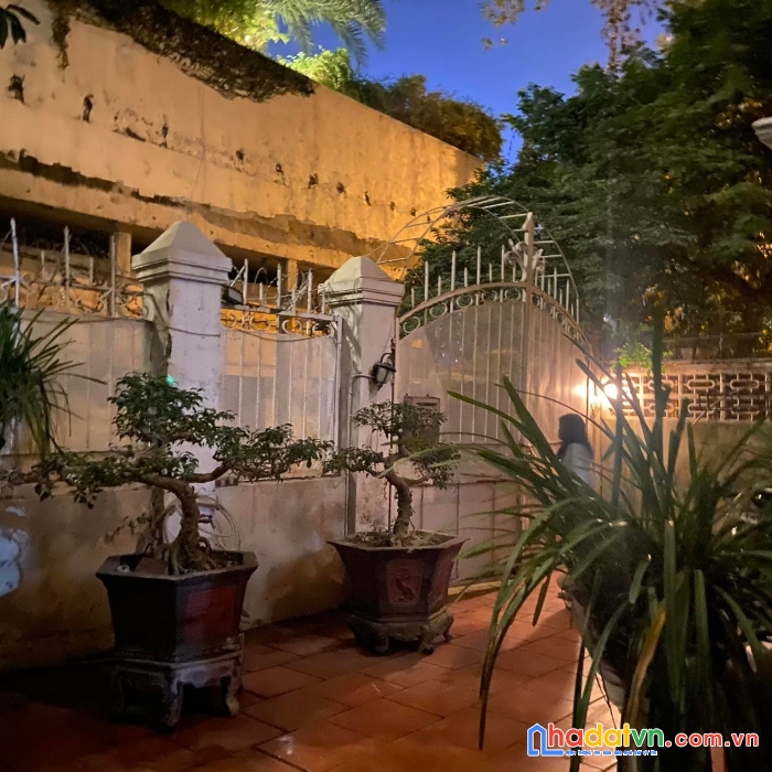 Biệt thự xuân diệu - tây hồ. gara ô tô. 295m2. mt 11m. giá 43 tỷ. lh 0977717488