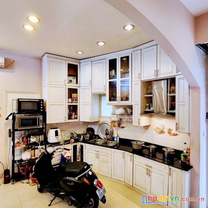 Bán nhà dân xây ngõ đội cấn ba đình giá chỉ 5 tỷ dt 40m2 5t 5mmt 3 ngủ lh 0799198898