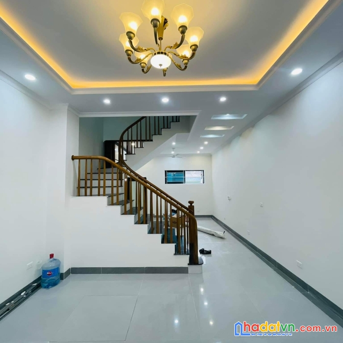 Bán nhà phố tư đình ô tô vào nhà , 20m ô tô tránh
