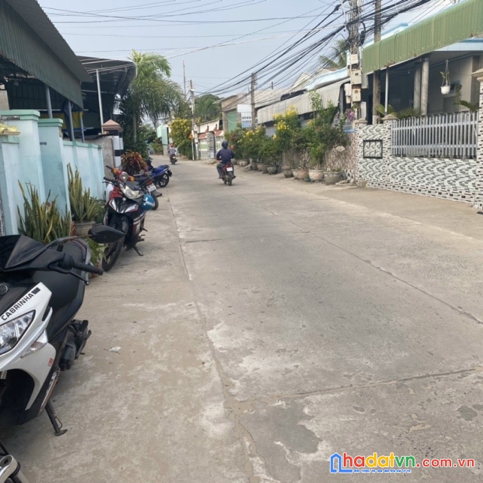 Bán nhà tô hiệu 80m2. 2 mặt tiền giá 1,8ty thương lượng