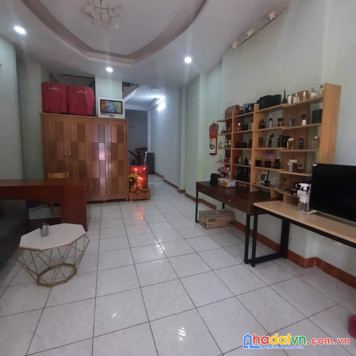 Bán nhà đường hồng lạc-phường 10-tân bình-4 tầng-sát mặt tiền-nhỉnh 4 tỷ .