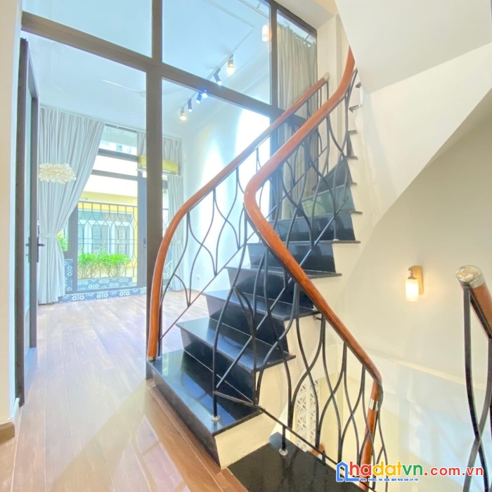 Bán nhà về ở ngay chùa láng - 32m - 4pn - 2 thoáng trước sau - ô tô cách nhà 20m