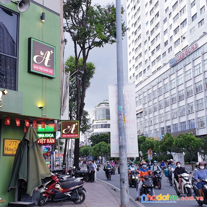 Bán căn hộ dv mặt tiền hoàng diệu  cách quấn 1, 2 đúng 70 m 
dt 210 m đúc 5 tấm thu nhập 40 triêu