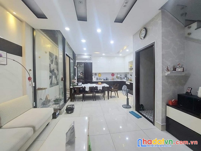 Bán nhà đường phạm văn hai, ô tô tránh, hẻm thông quận tân bình.