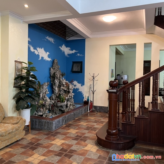 Cho thuê biệt thự tại phố đào tấn , dt 90m x 3 tầng , 200m cả sân