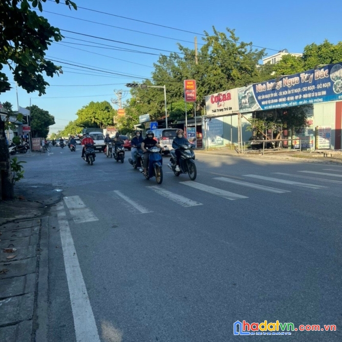 Chợ, trường học, ngân hàng , bệnh  viện gần chỉ vài phút di chuyển là đến nơi.cách ngã 5 kiến an