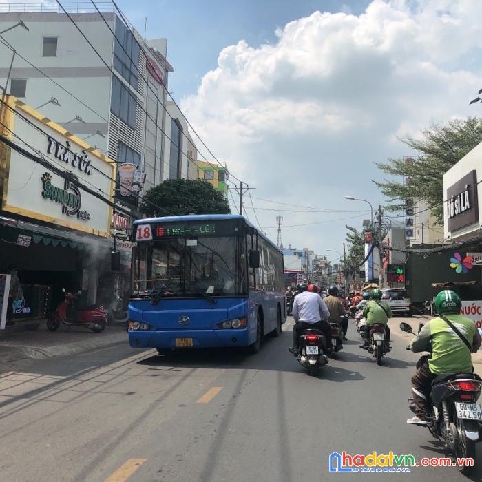 Chdv ngay mt phan văn trị, 96m2, 6 lầu, thang máy, 13pn, dt 100 triệu, 22.5 tỷ.