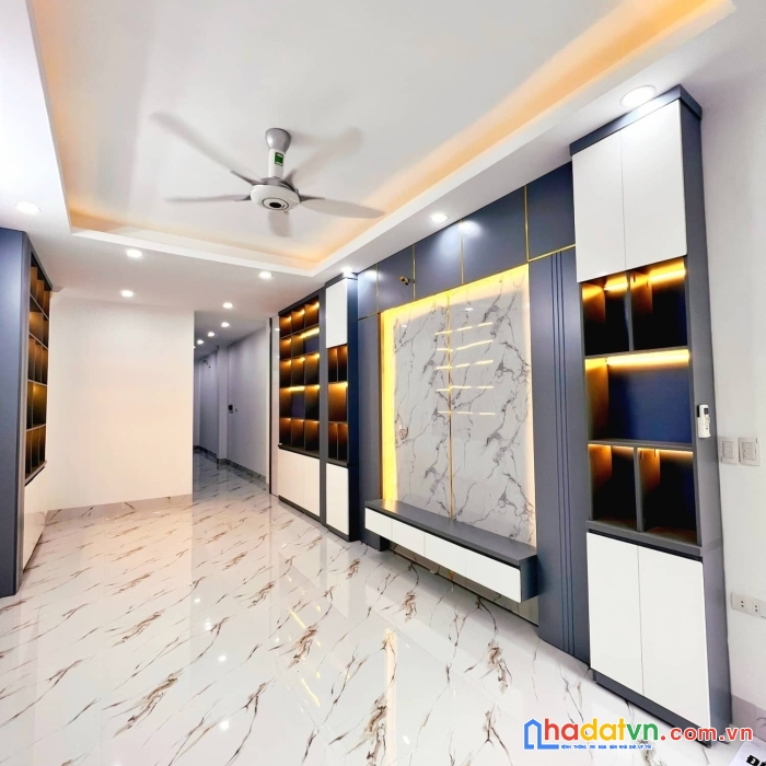 Nhà mới xây phố thái thịnh, thang máy, 5 tầng ở phê, dt52.2m2. 0338080356