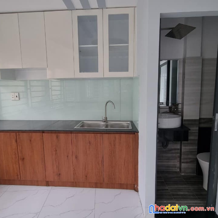 4 tầng, hẻm 3 gác thông, lạc long quân, tân bình. chỉ 4,5 tỷ