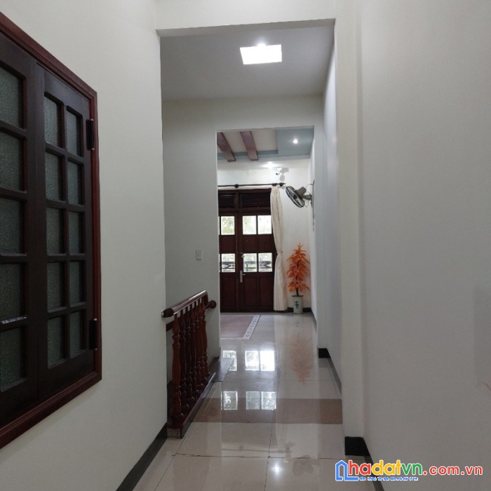 Nhà 2 tầng mt khúc hạo và trần nhân tông, kinh doanh sầm uất, giá sập hầm.