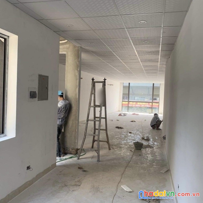 Cho thuê nhà mp tô ngọc vân, dt 100m x 6 tầng, mt 6m, nhà có thang máy, dễ kdoanh, giá 80 tr/th