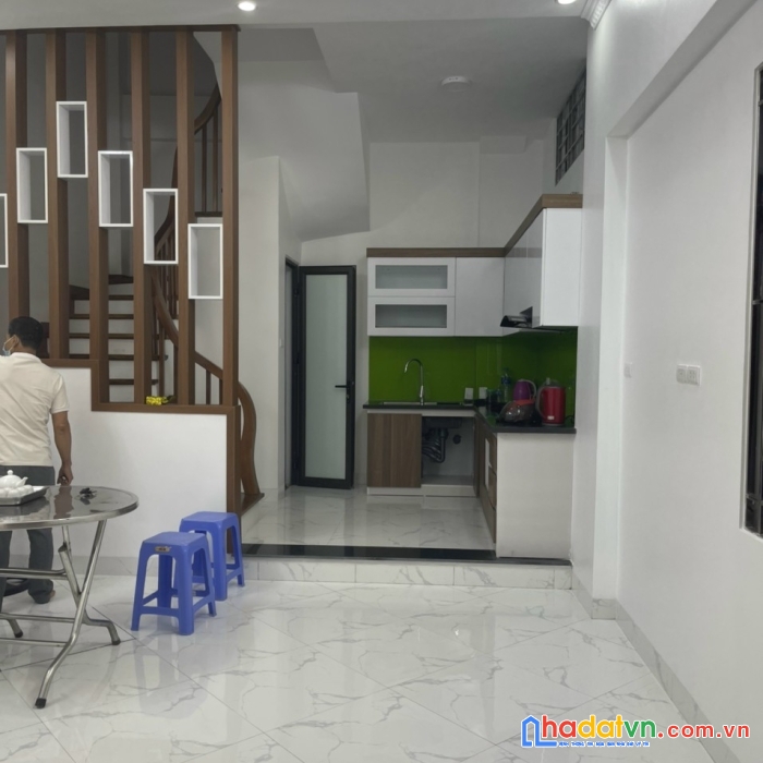 Bán nhà ngõ 1 đường võ chí công, diện tích 38m2 nhà 5 tầng đẹp, giá bán 4.65 tỷ