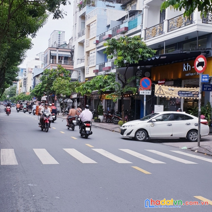 Mặt tiền kinh doanh  đường số ngang 4 m  đúc  5 tấm
thu nhập 26 triệu tháng quận 4
