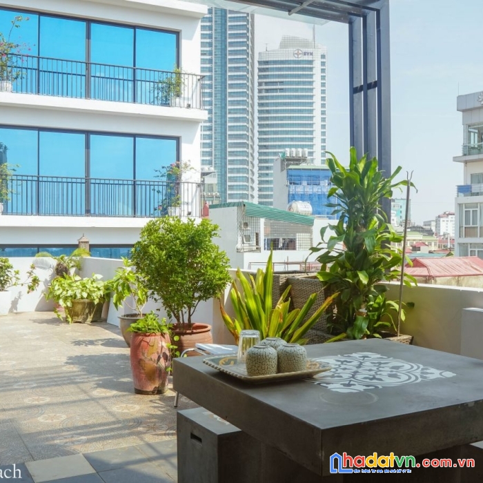 Cho thuê nhà mp bạch mai: 200m x 6 tầng, mt: 7 m, thông sàn, thang máy, rieng biet