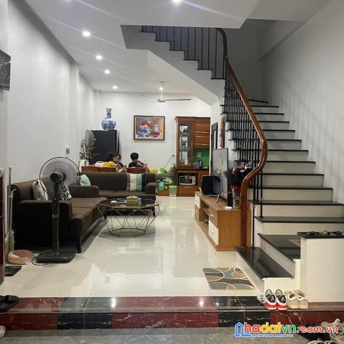 Chính chủ cần tiền bán gấp nhà ngô thì nhậm, hà đông, dt 48m, 4 tầng, mt 4.2m, giá 4.95 tỷ, có tl