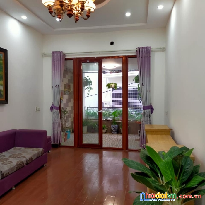 Có 1 không 2 ! nguyễn văn cừ, long biên, 28m, 5 tầng, đường 5m, ô tô vào nhà, 3,8 tỷ