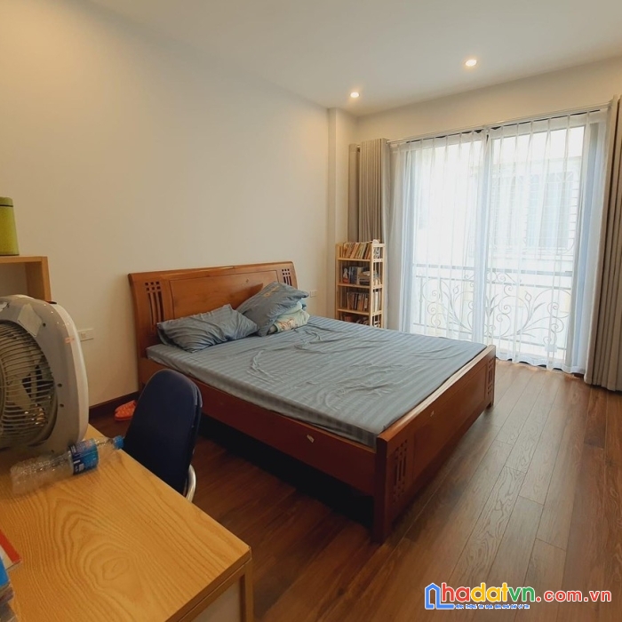 Hơn 3 tỷ có nhà đống đa, 4 tầng, ba gác, sát phố, ở thích