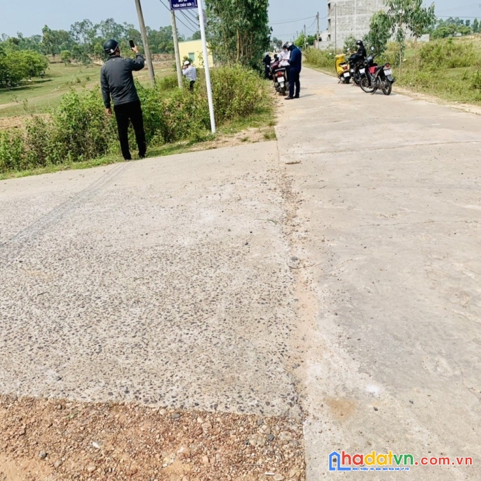 Còn 1 cặp mặt tiền 8m ngang đường chính 5m sát cây xăng bồ bồ