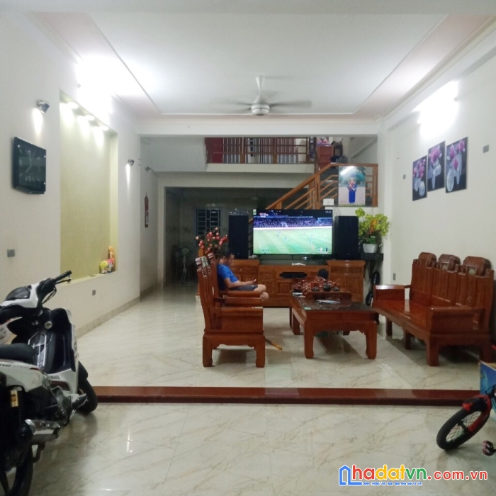 Cần bán ngôi nhà 2 mặt tiền đẹp long lanh, nằm ngay trung tâm, buôn bán sầm uốt, nhà tại đường mật