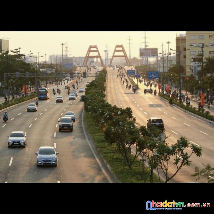 Cần bán lô đất có sẵn nhà cấp 4 mặt tiền vị trí đẹp tại quận bình thạnh, tp hồ chí minh