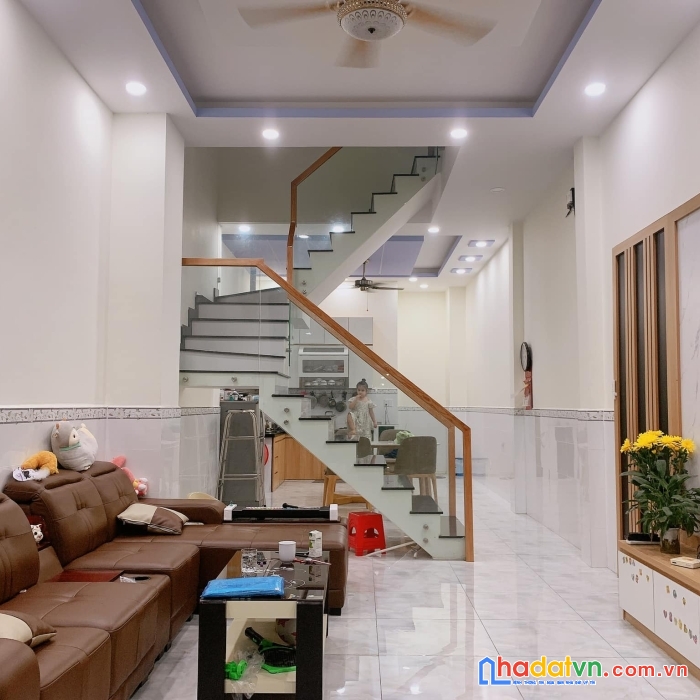 Nhà mới 3 tầng, tên lửa, bình tân, 4x25, giá 8.2t