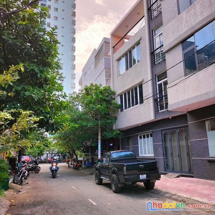 Bán nhà mặt tiền 80m2 ngay khu tên lửa, dòng tiền 17tr/tháng