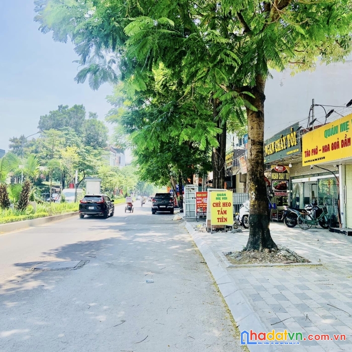 250 triệu/m2 mặt phố lạc long quân, diện tích 190m, 3 tầng, lô góc, kinh doanh tốt, gần