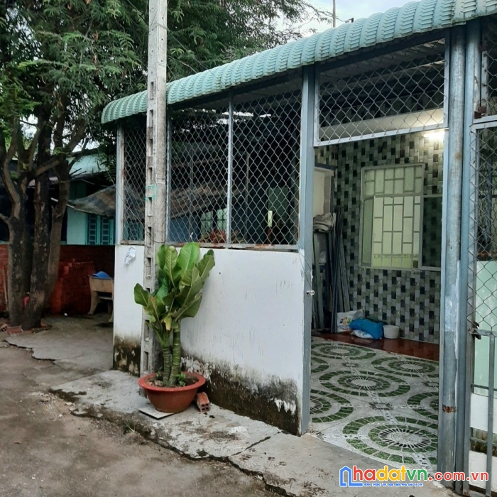 Cần bán nhà gấp, huyện đức hoà , long an liên hệ: c.vân 0382858644