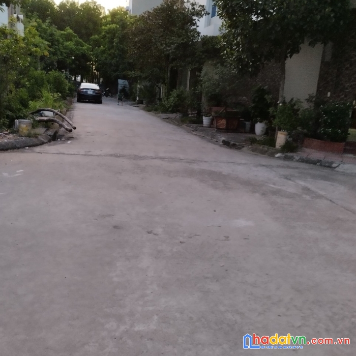 C.c  b,á,n gấp - sưởng 
  - đô thị - đồng hương  - diẹn tích - 190m2 -mt10,6 - 4,2 tỷ