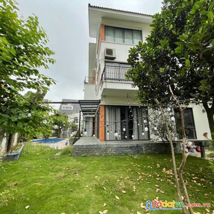 Bán biệt thự vip kđt thành phố giao lưu. toàn quan chức ở. dt 200m2. 4 tầng. giá 52,5 tỷ