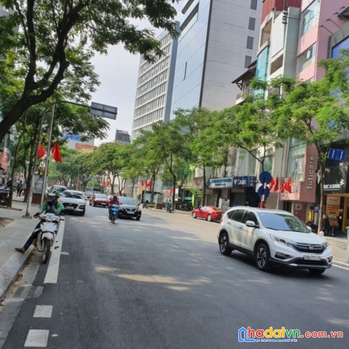 Bán mảnh đất phố thái hà 100m2 mt 6.5m giá hơn 30 tỷ 0968876878.