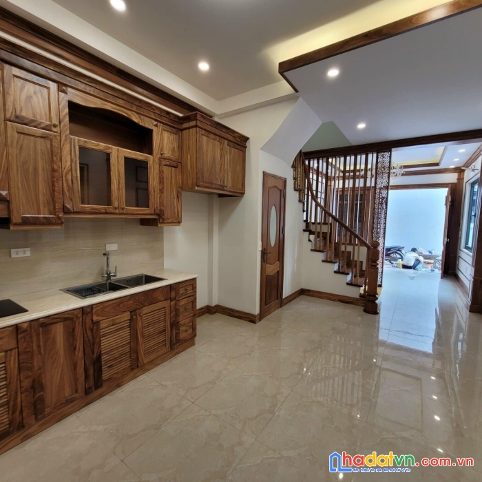 Giật mình, pháo đài láng,lô góc, ngõ thông, 40m ra p.đ.l, trước nhà 3m, 37m2 nhỉnh 4 tỷ