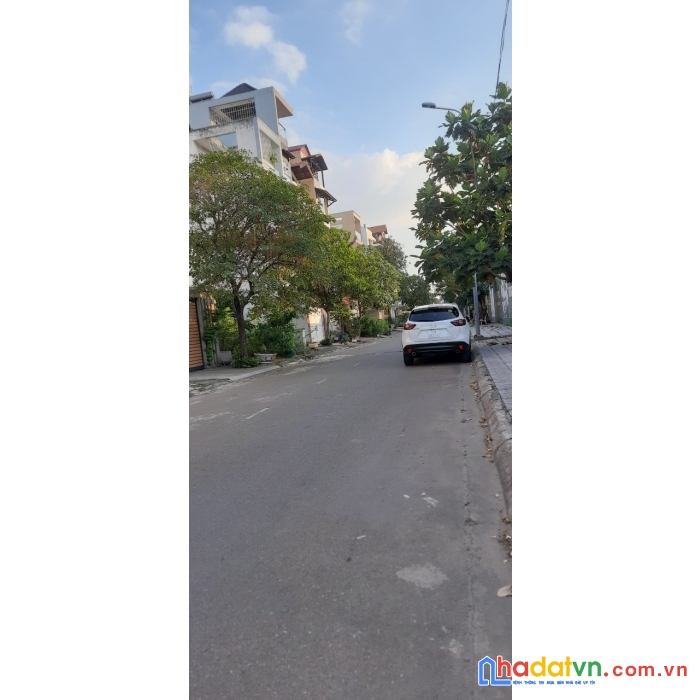 Bán gấp nhà vị trí đẹp tại thủ đức