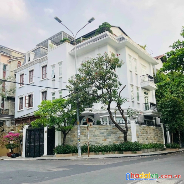 Hạ giá cực mạnh!!! siêu phẩm biệt thự góc 2 mt hoa đào, p2, q. phú nhuận