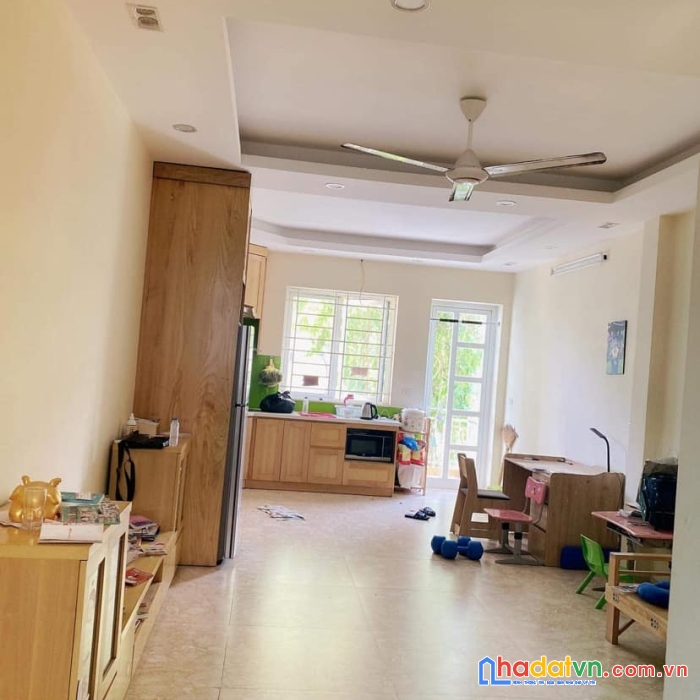Bán 115m2 nhà đường hoàng quốc việt,cầu giấy, thang máy,  ô tô vào nhà, giá 17.6 tỷ