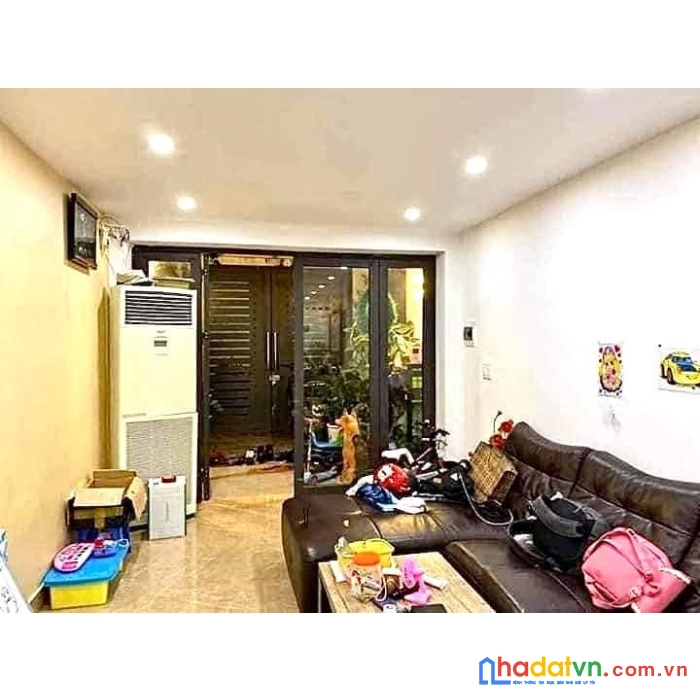 Bán nhà ngọc lâm - long biên - dt 30 m2 x 5t - 2 tỷ 5 - tặng đủ nội thất - về ở luôn