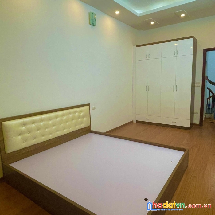 Bán nhà cầu giấy-lô góc-ô tô cách 40m-trung tâm quận-tiện ích-chỉ 4 tỷ