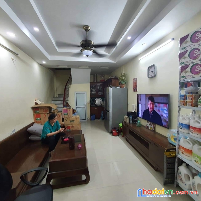 2 nhà ra phố - ô tô cách 5m- ngõ thông
vũ tông phan 31m giá 4.65 tỷ