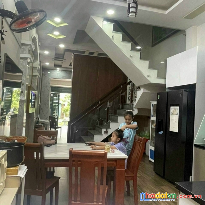 Hẻm xe hơi 4m, lý thường kiệt, 4 x 18m, 3 lầu, 8.4 tỷ, tân bình
