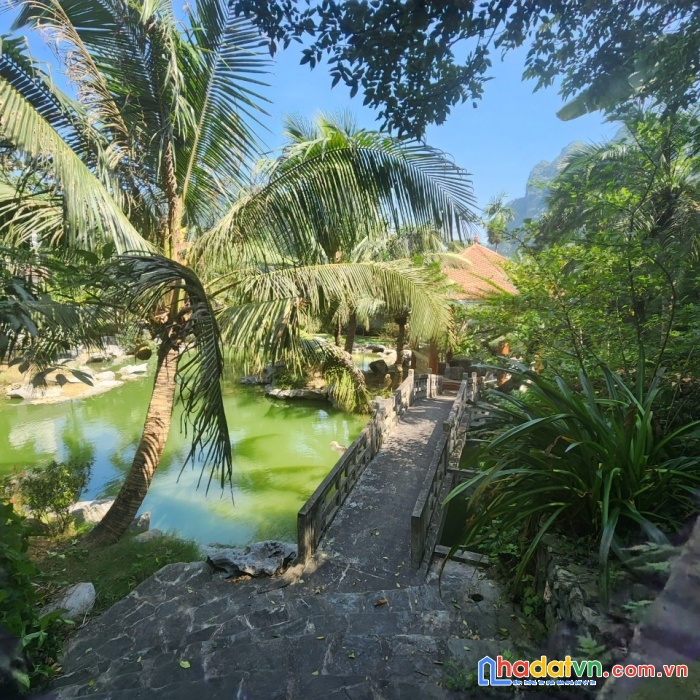 ****siêu phẩm khuôn viên 1.5ha dành cho giới nhà giàu cách trung tâm hà nội 50km đối diện sân golf